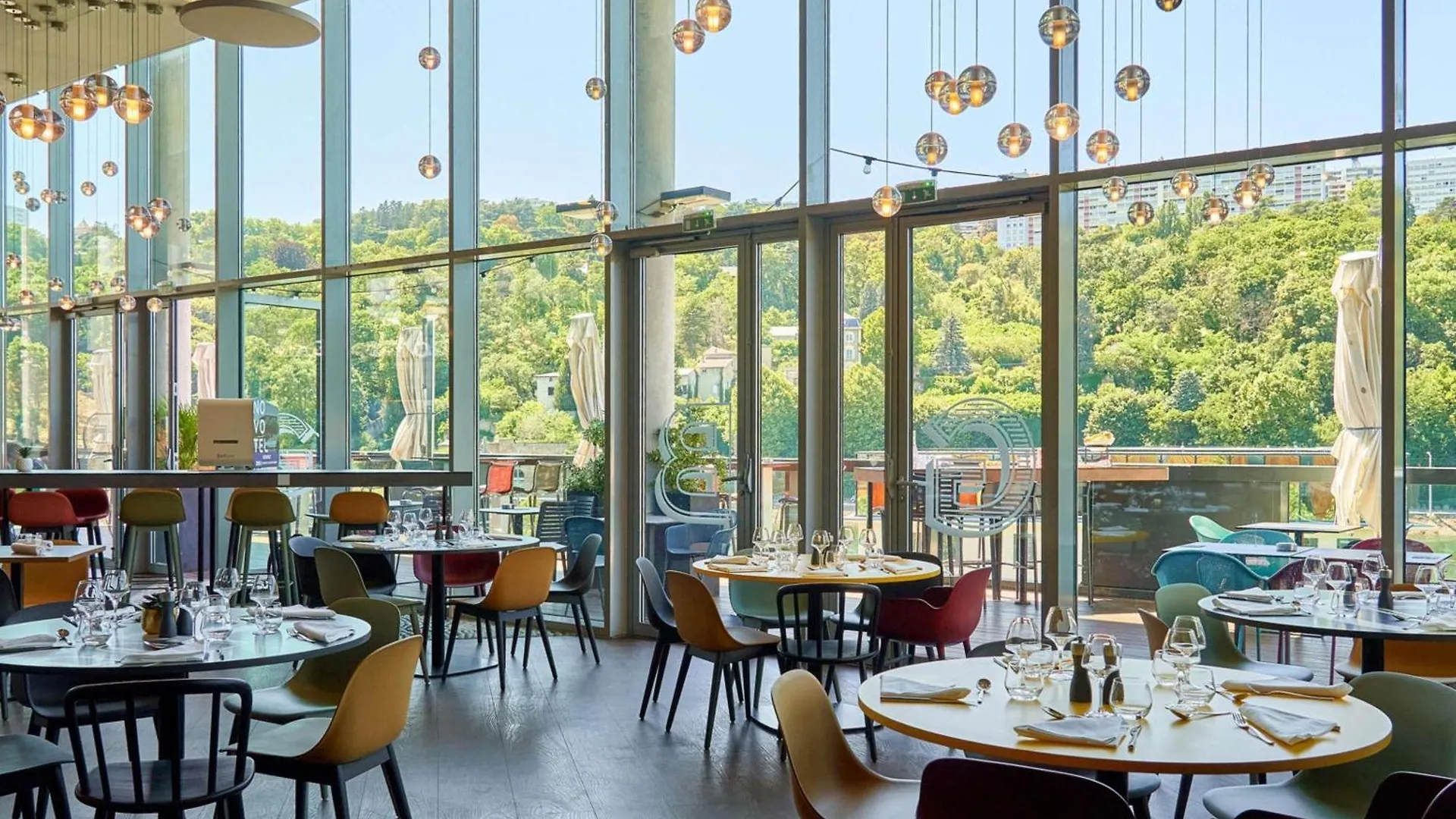 Novotel Lyon Centre-Confluence Bord De Saone Отель