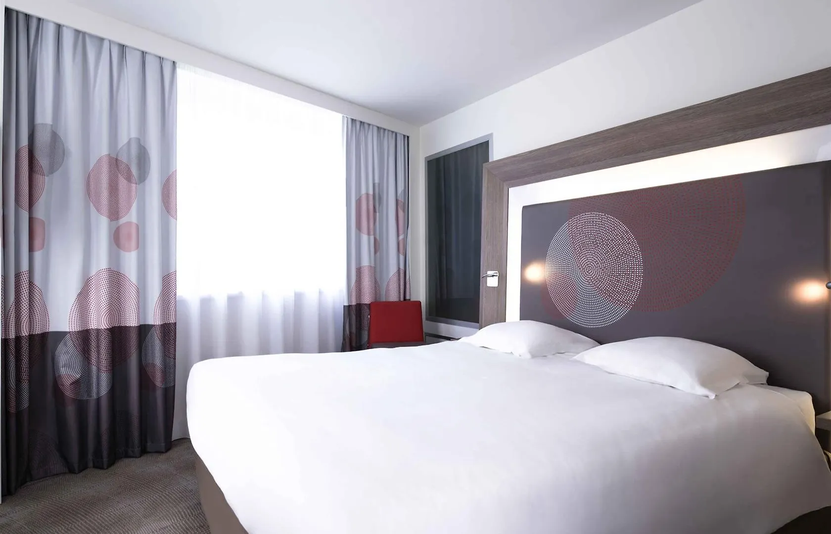 Novotel Lyon Centre-Confluence Bord De Saone Hotel
