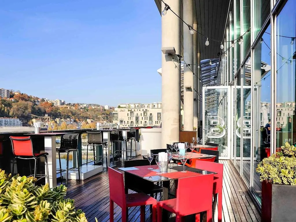 Novotel Lyon Centre-Confluence Bord De Saone 4*,