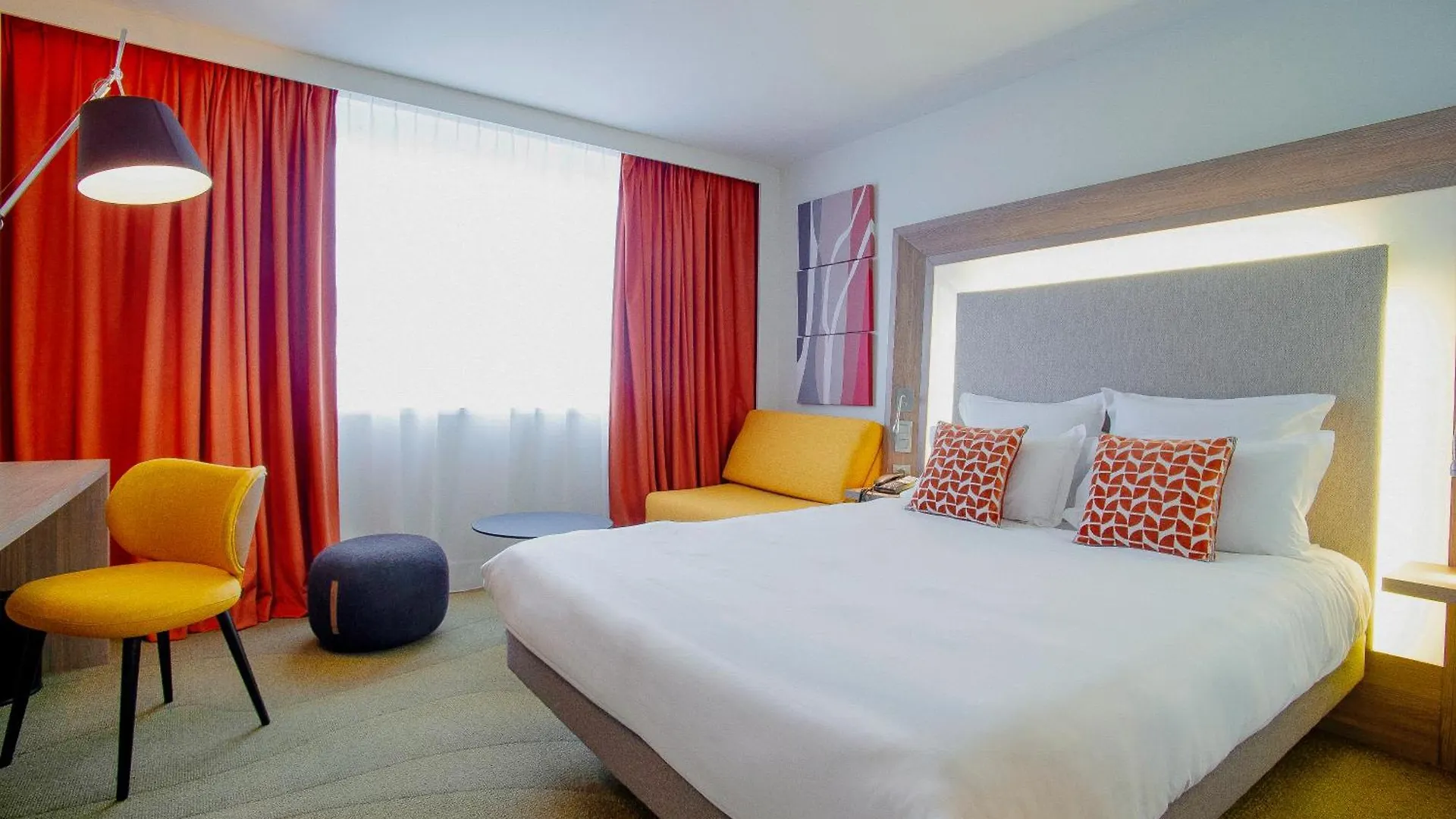 Novotel Lyon Centre-Confluence Bord De Saone 4*,  France