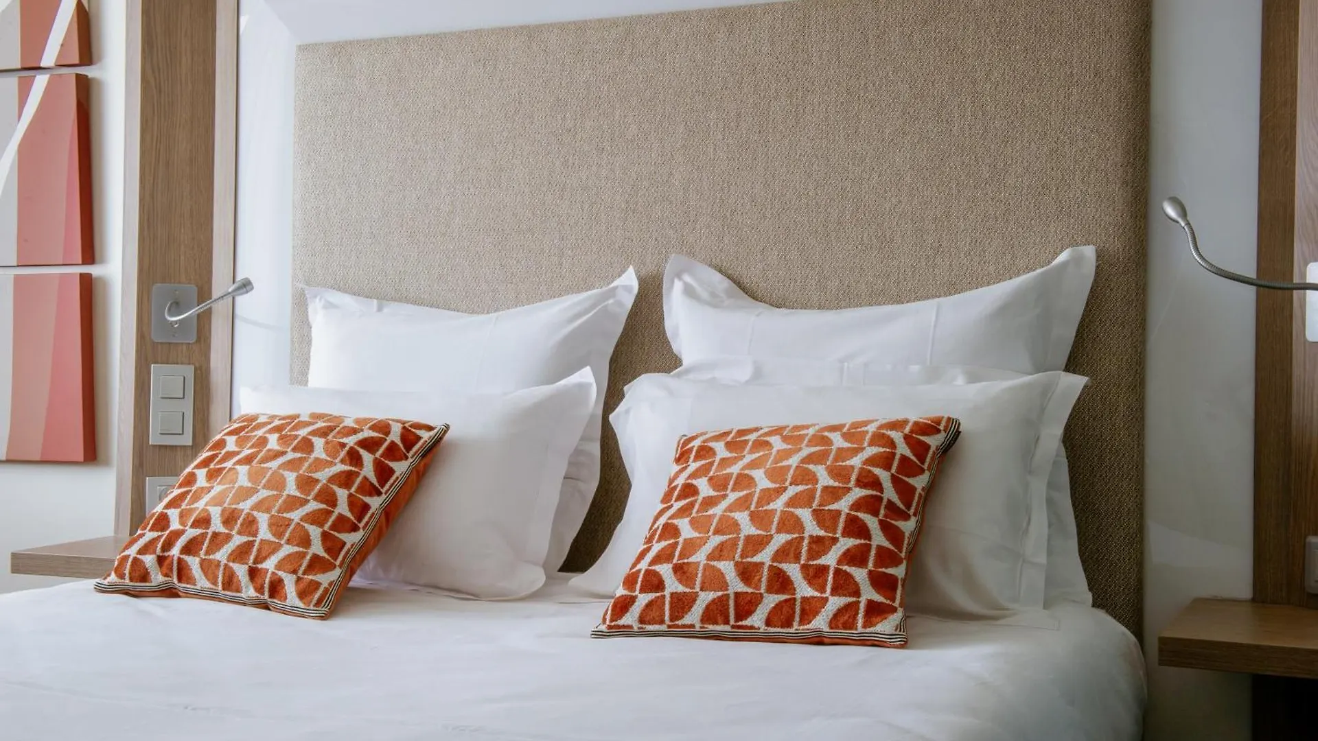 Novotel Lyon Centre-Confluence Bord De Saone 4*,  France