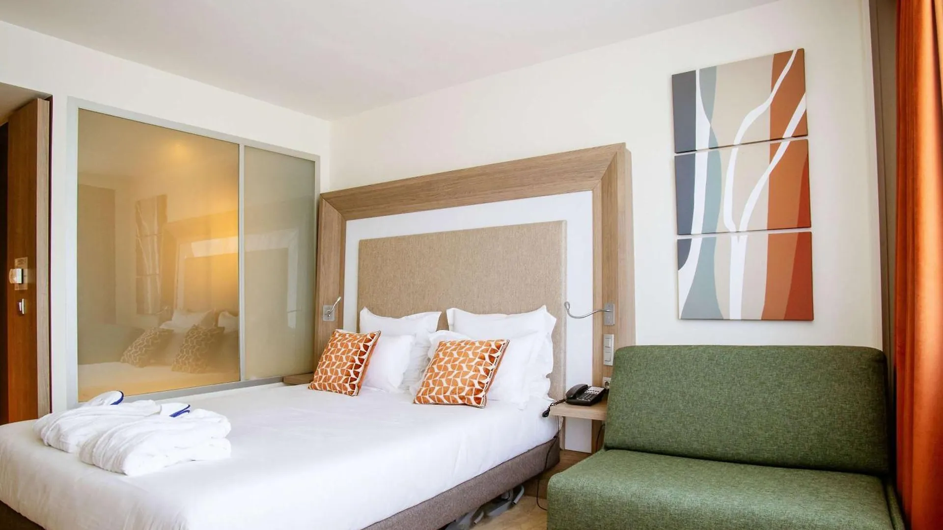 Novotel Lyon Centre-Confluence Bord De Saone France