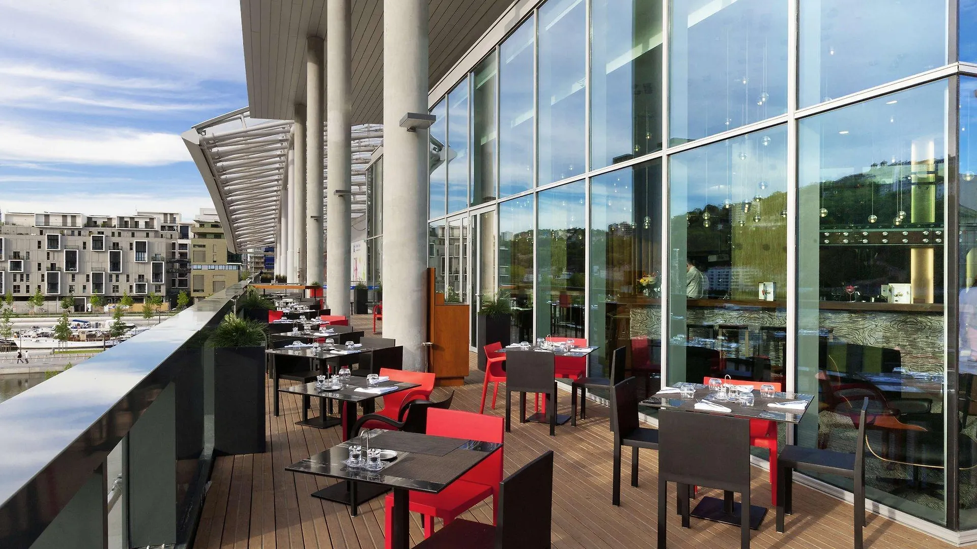 Novotel Lyon Centre-Confluence Bord De Saone Hotel