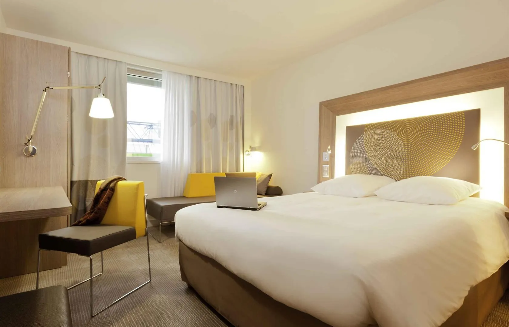 Novotel Lyon Centre-Confluence Bord De Saone Hotel