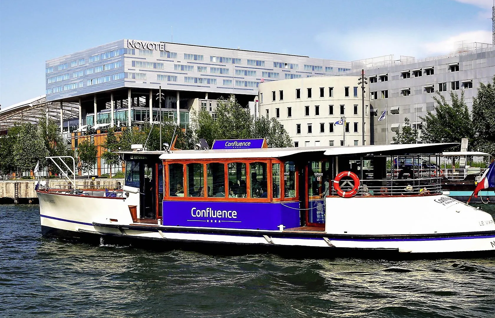 Novotel Lyon Centre-Confluence Bord De Saone Hotel