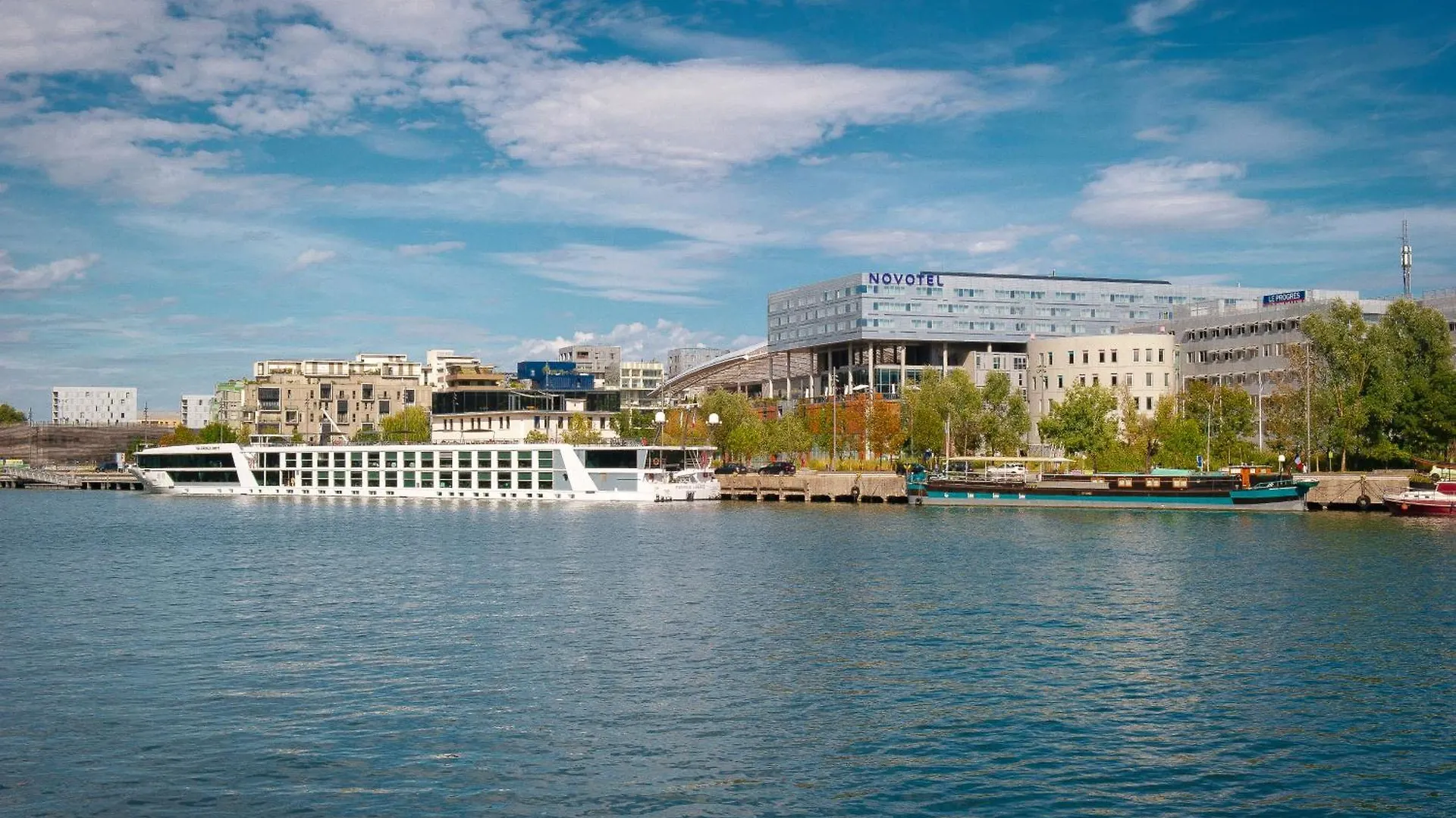 Novotel Lyon Centre-Confluence Bord De Saone 4*,